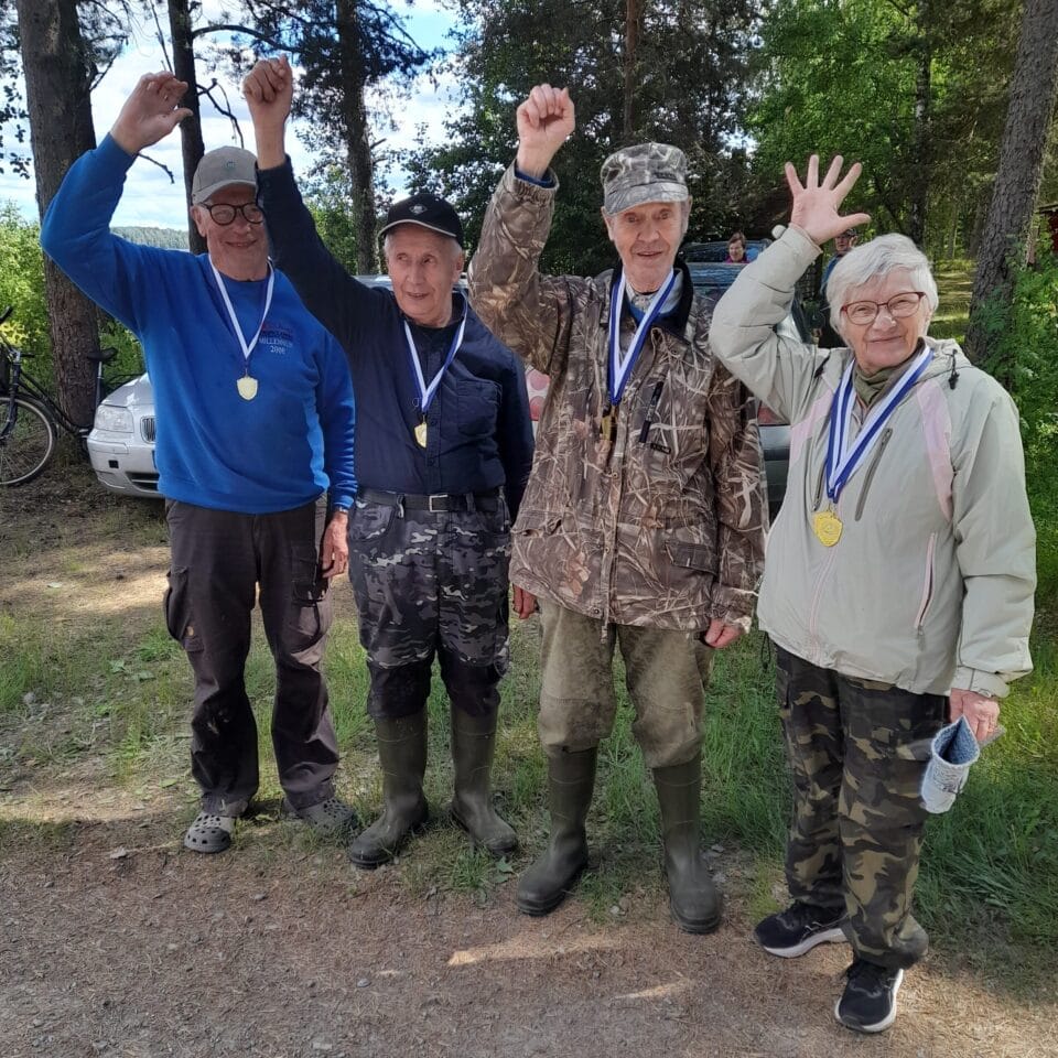 Voittajajoukkue kuvassa